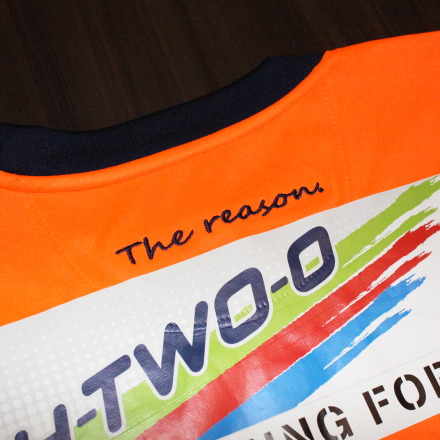 (背面)クラブスローガン「The reason.」の刺繍入り